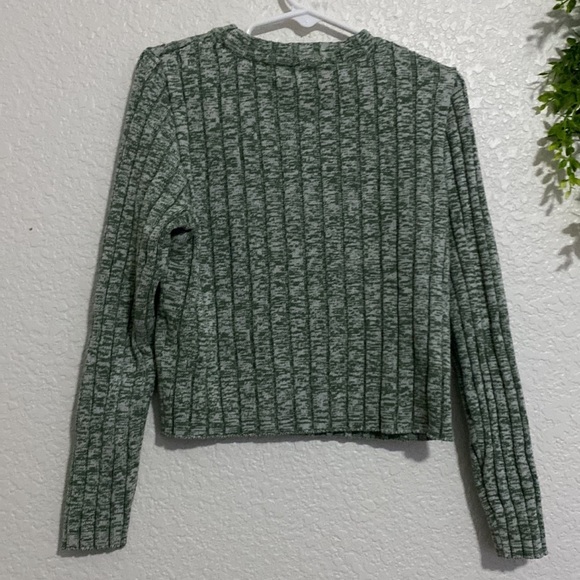 H&M Green Sweater Size 10 - Picture 2 of 5
